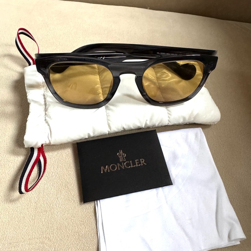 MONCLER
Yellow Square Unisex Sunglasses New